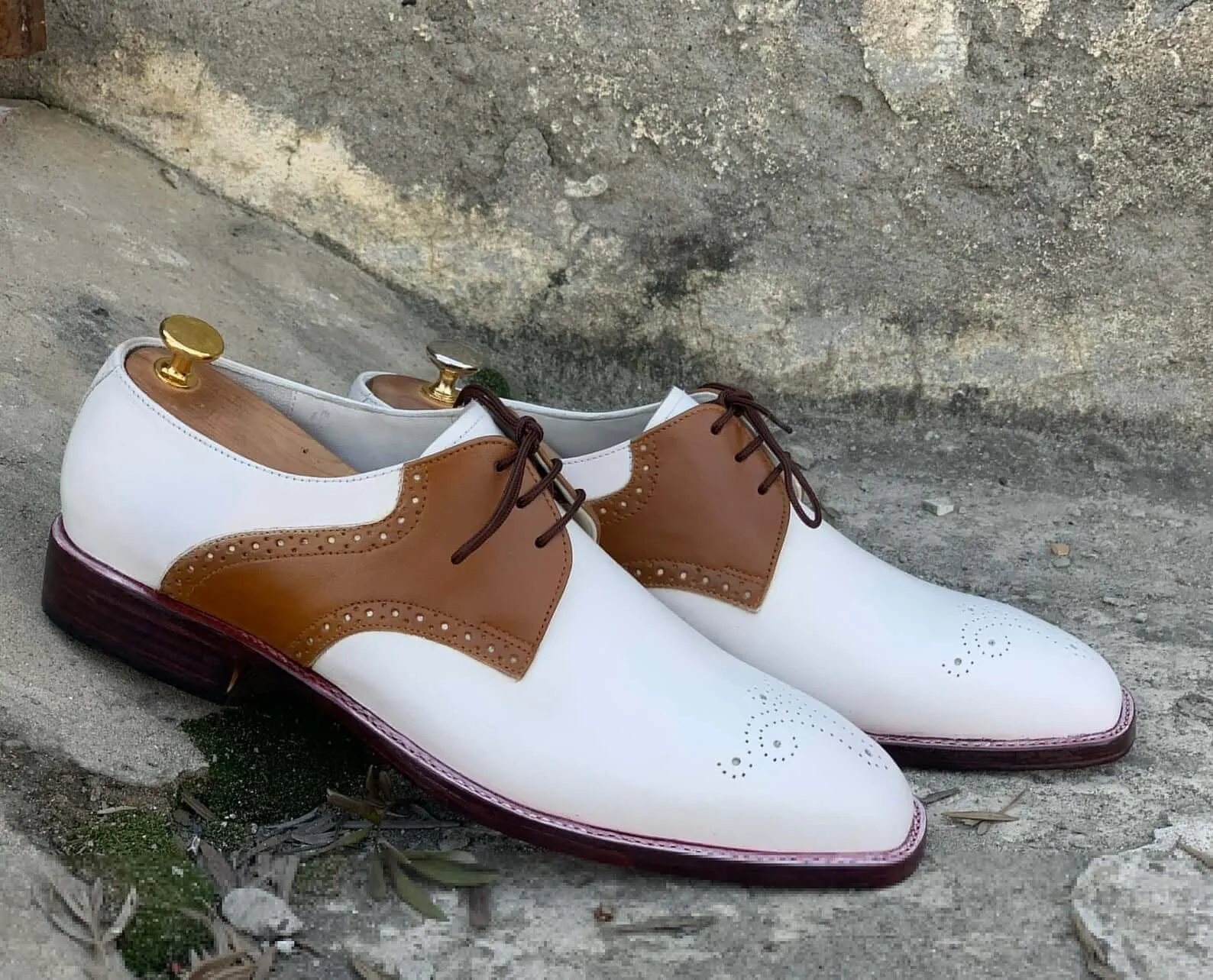 Awesome Handmade Men's Two Tone Brown White Brogue Toe Leather Shoes, Men Lace up Designer Dress Formal Shoes