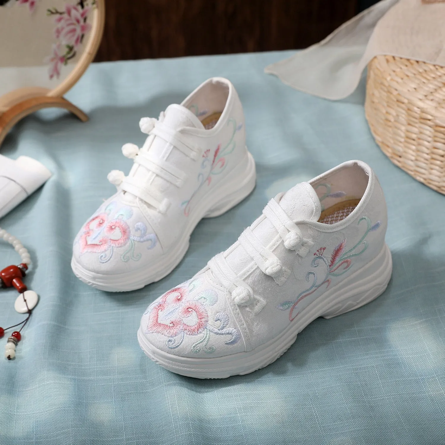 Charming Embroidered Old Beijing Cloth Thick Canvas Shoes