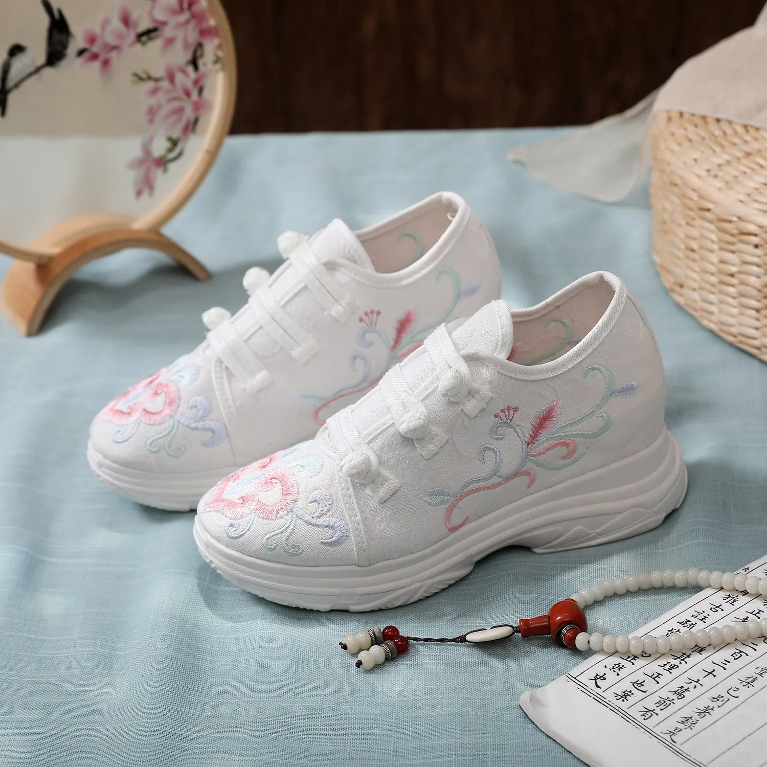 Charming Embroidered Old Beijing Cloth Thick Canvas Shoes