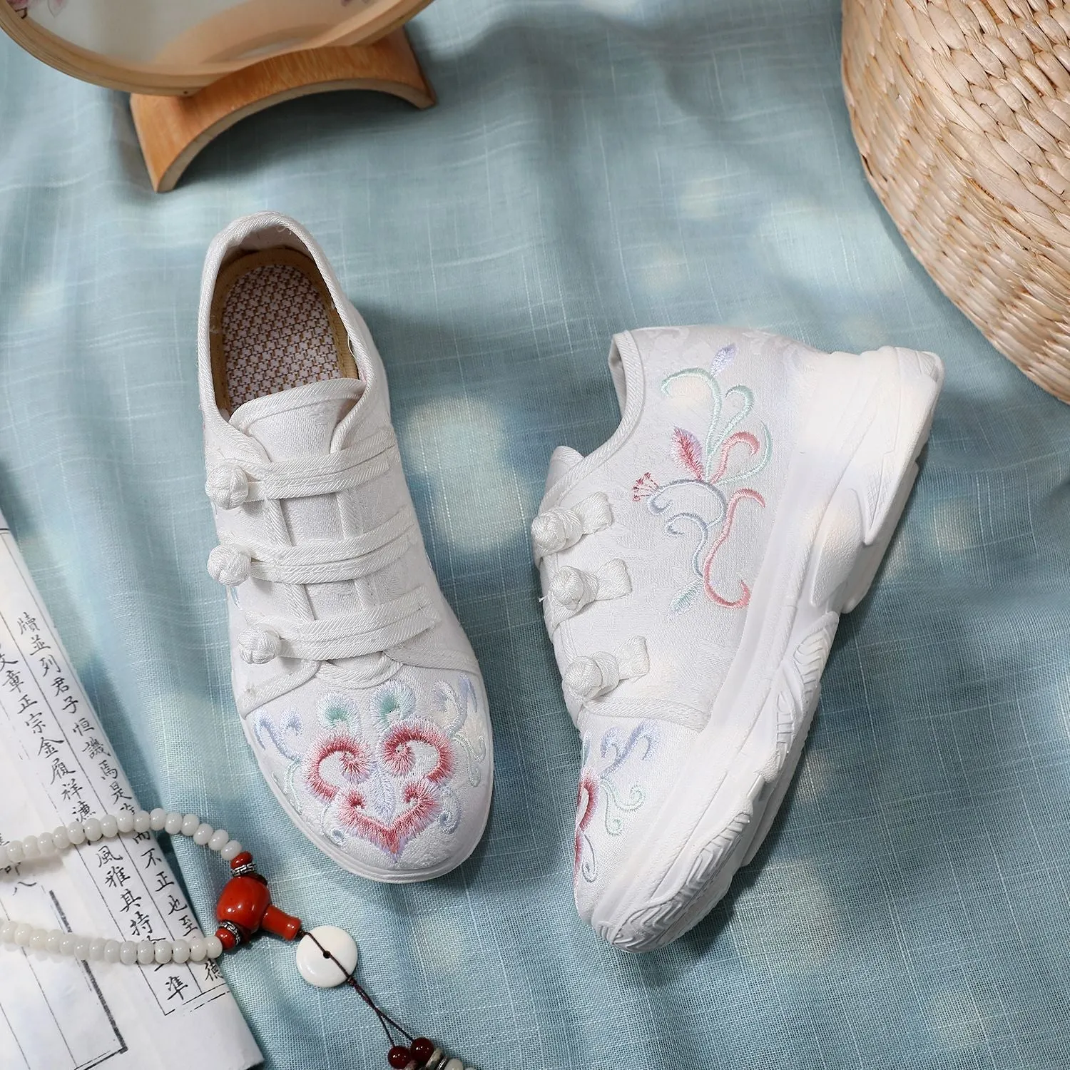 Charming Embroidered Old Beijing Cloth Thick Canvas Shoes