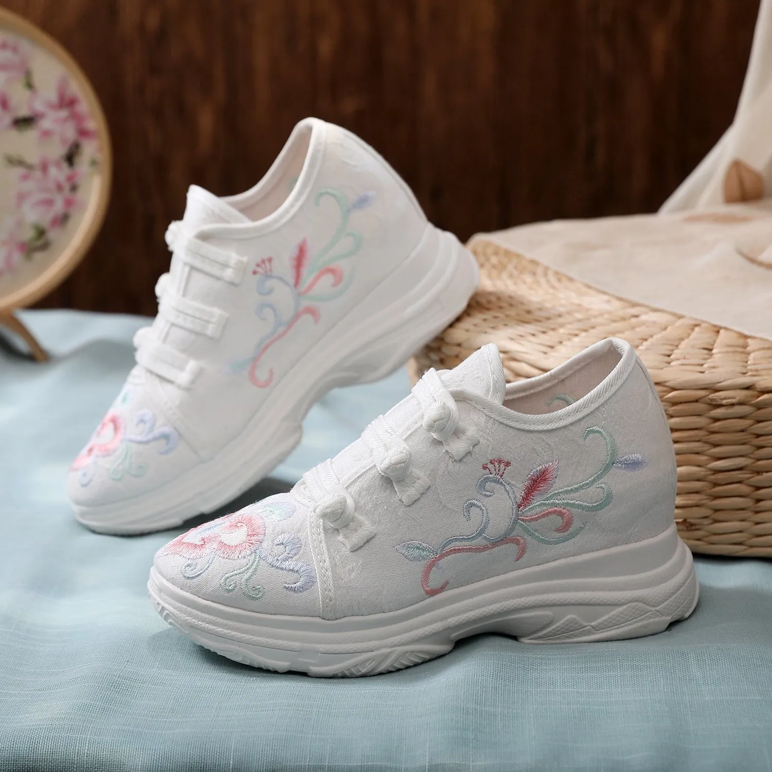 Charming Embroidered Old Beijing Cloth Thick Canvas Shoes