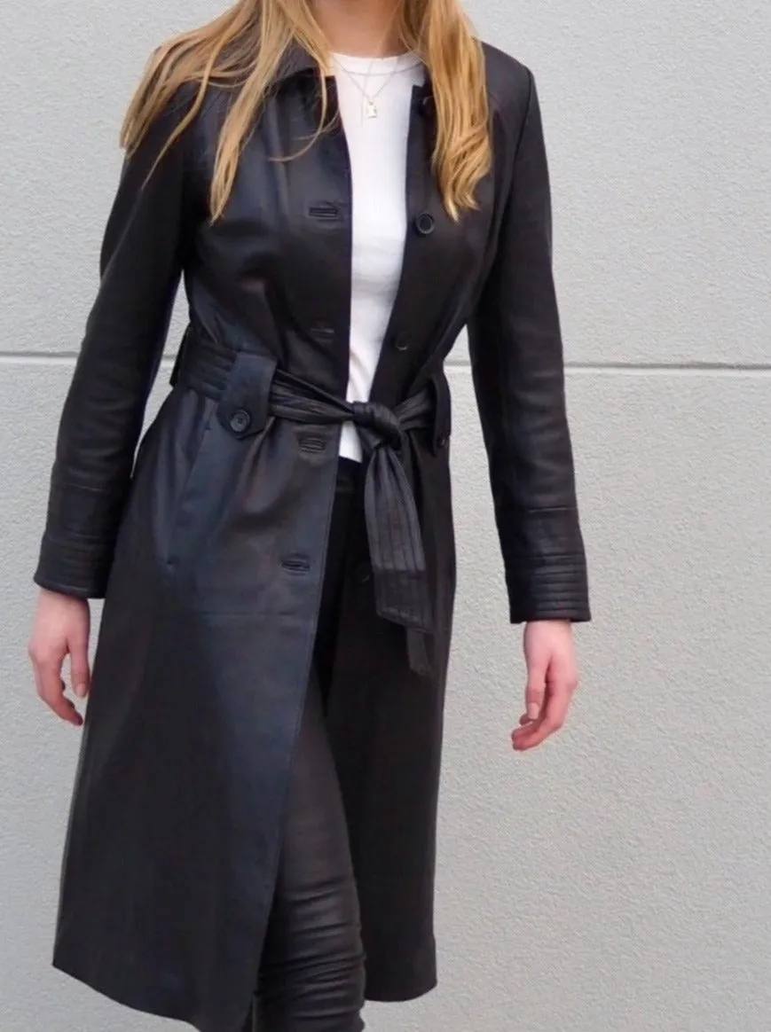 Claire Trench | Black