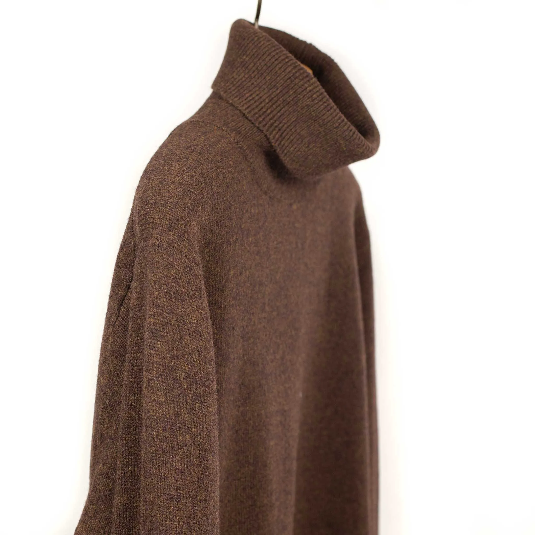 Fine gauge turtleneck sweater in brown wool (restock)