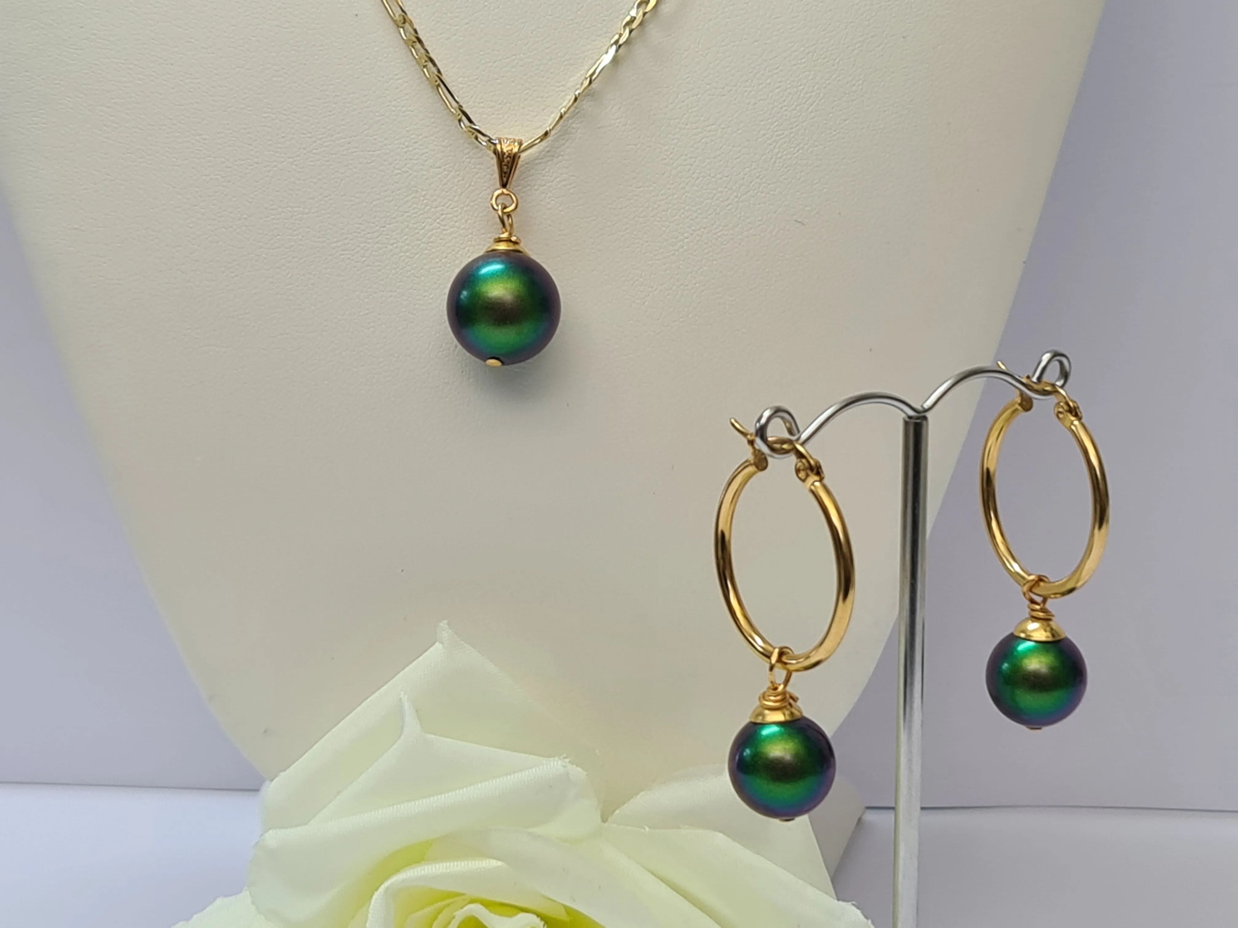 Rayla - Lustre Iridiscent Green Premium Swarovski Pearl Set