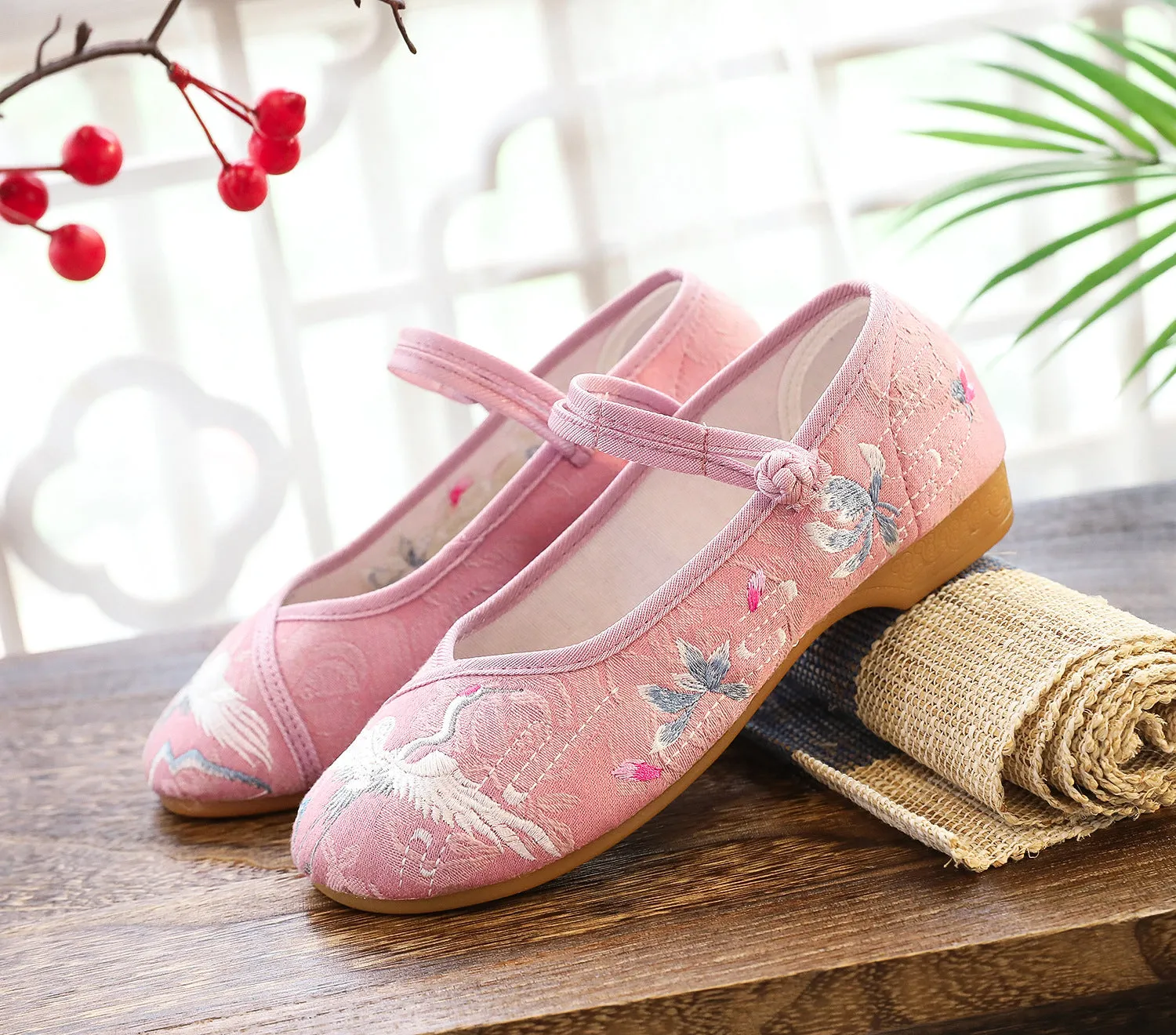 Women's Embroidered Cotton Chinese Style Low Buckle Canvas Shoes